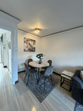 Stylish London Stay 2-Bedroom Duplex Sleeps 6